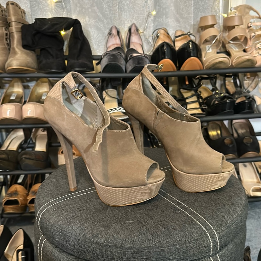 Super tall Steve Madden beige heels